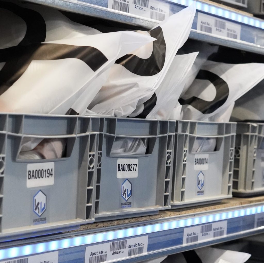 e-LOGIK Paris-Roissy, nous accompagnons les e-commerçants ambitieux dans leur développement international grâce à des solutions logistiques éprouvées. Profitez d’un réseau fiable et d’un service de livraison internationale rapide pour faire rayonner votre marque au-delà des frontières.